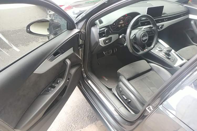 Used Audi A4 2020 Avant Futurist 40 TFSI Luxury Dynamic Model Driver Seat