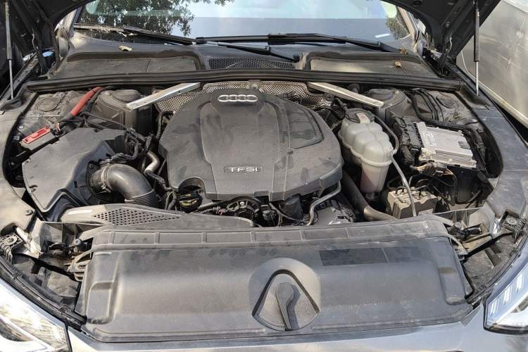 Used Audi A4  Engine Bay