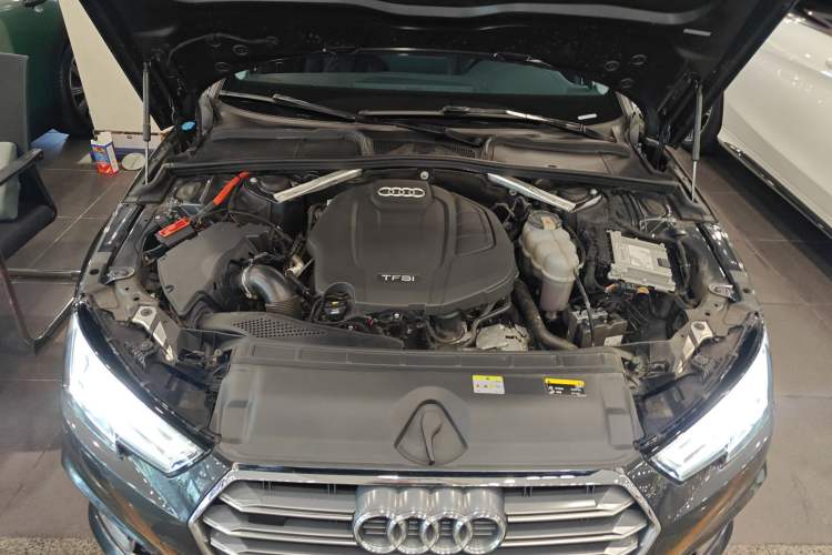 Used Audi A4 2020 Avant Avant-garde 40 TFSI Fashionable and Dynamic Model Engine Bay
