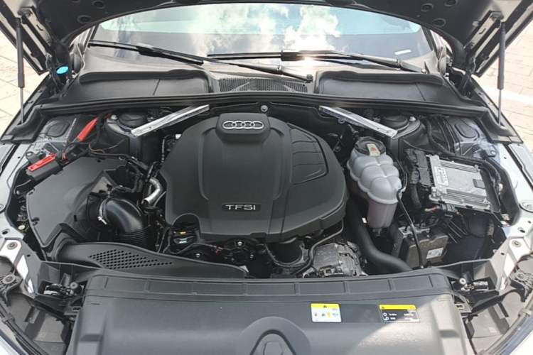 Used Audi A4 2020 Avant Avant-garde 40 TFSI Fashionable and Dynamic Model Engine Bay