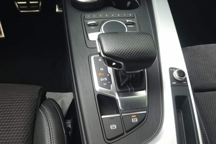 Used Audi A4 2020 Avant Futurist 40 TFSI Luxury Dynamic Model Gear Lever
