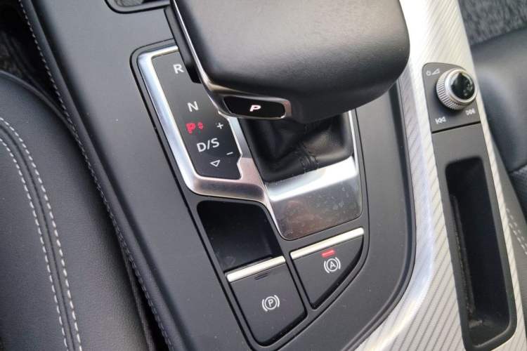 Used Audi A4  Gear Lever