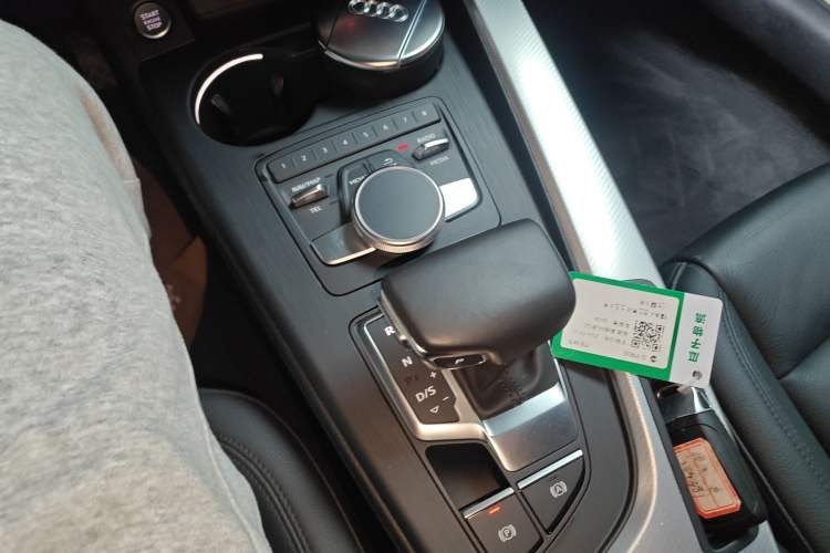 Used Audi A4 2020 Avant Avant-garde 40 TFSI Fashionable and Dynamic Model Gear Lever