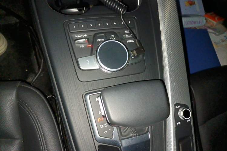 Used Audi A4 2020 Avant Avant-garde 40 TFSI Fashionable and Dynamic Model Gear Lever