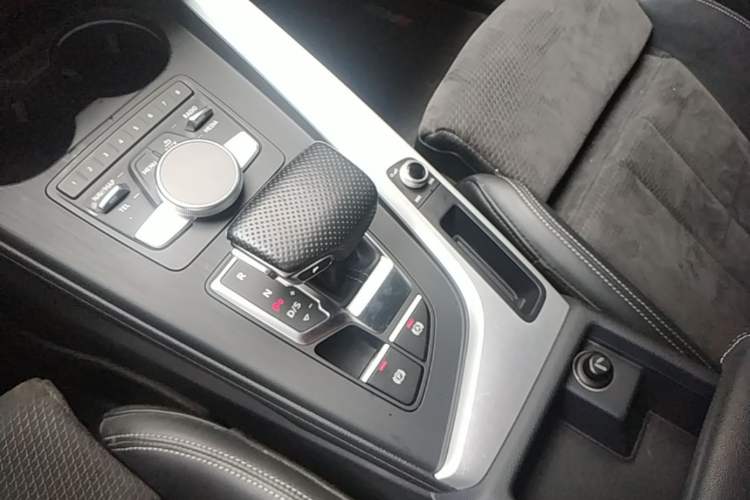 Used Audi A4 2020 Avant Futurist 40 TFSI Luxury Dynamic Model Gear Lever