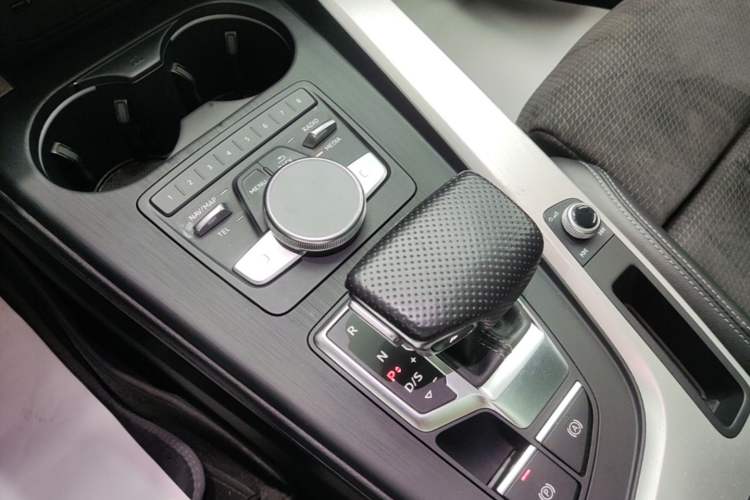 Used Audi A4 2020 Avant Futurist 40 TFSI Luxury Dynamic Model Gear Lever