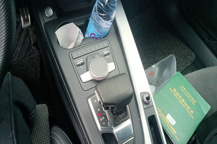 Used Audi A4 2020 Avant Avant-garde 40 TFSI Fashionable and Dynamic Model Gear Lever