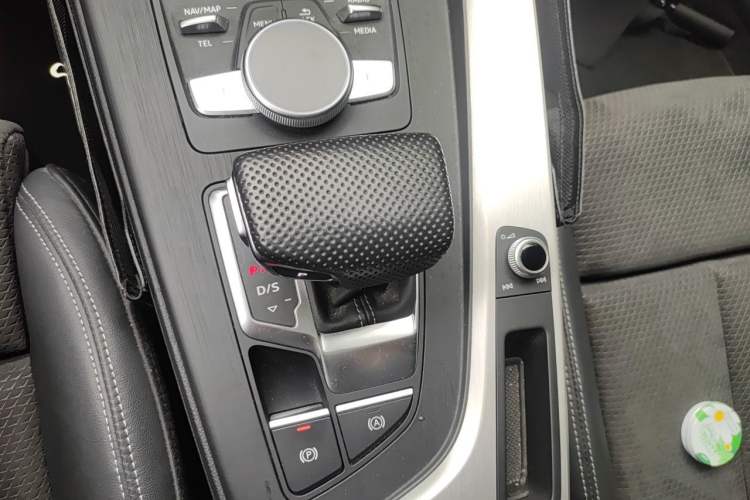 Used Audi A4 2020 Avant Futurist 40 TFSI Luxury Dynamic Model Gear Lever