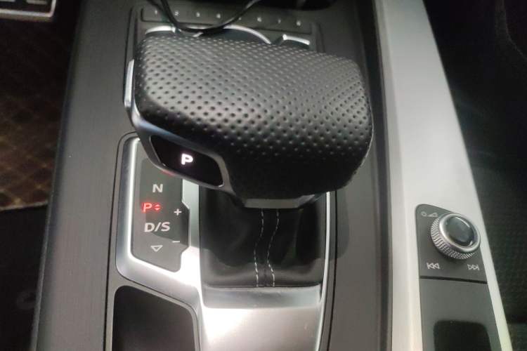 Used Audi A4 2020 Avant Futurist 40 TFSI Luxury Dynamic Model Gear Lever