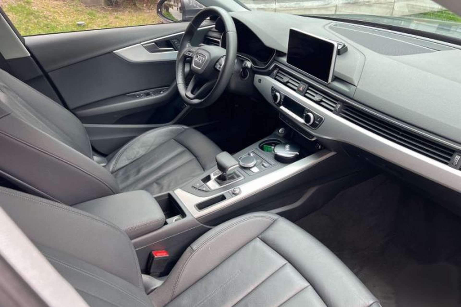 Used Audi A4 2020 Avant Avant-garde 40 TFSI Fashionable and Dynamic Model Interior 1