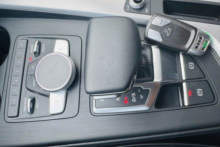 Used Audi A4 2020 Avant Avant-garde 40 TFSI Fashionable and Dynamic Model Interior 4