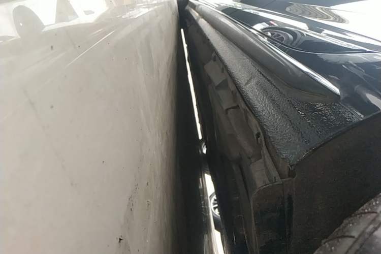 Used Audi A4 2020 Avant Avant-garde 40 TFSI Fashionable and Dynamic Model Left Side Sill