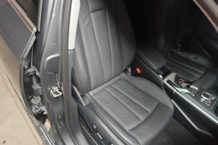 Used Audi A4 2020 Avant Avant-garde 40 TFSI Fashionable and Dynamic Model Right Front Seat