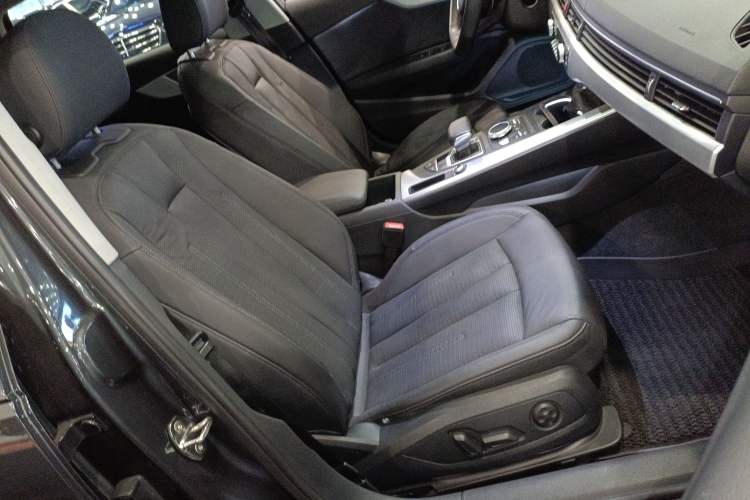 Used Audi A4 2020 Avant Avant-garde 40 TFSI Fashionable and Dynamic Model Right Front Seat