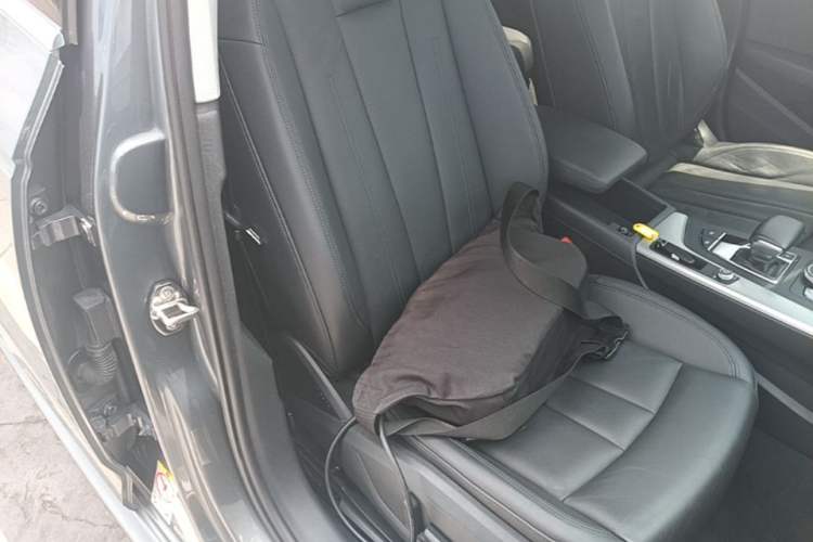 Used Audi A4 2020 Avant Avant-garde 40 TFSI Fashionable and Dynamic Model Right Front Seat