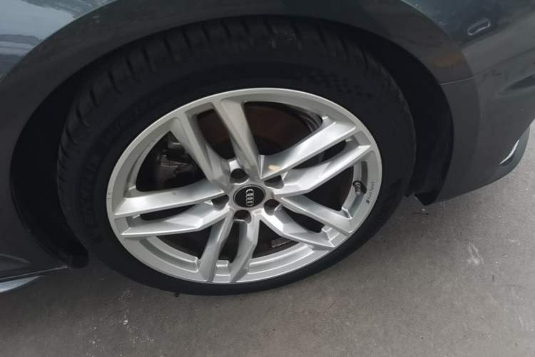 Used Audi A4 2020 Avant Futurist 40 TFSI Luxury Dynamic Model Right Front Wheel Hub