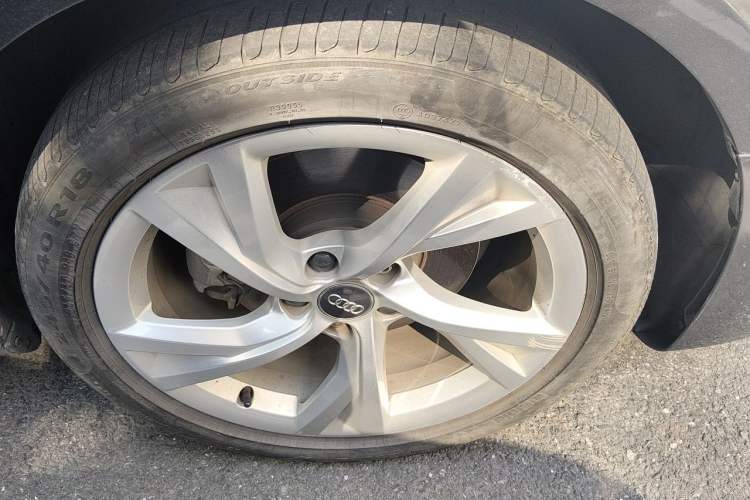 Used Audi A4  Right Front Wheel Hub