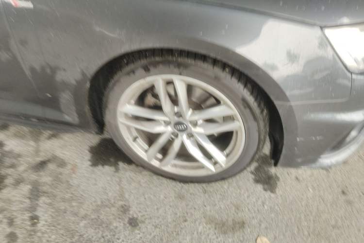 Used Audi A4 2020 Avant Futurist 40 TFSI Luxury Dynamic Model Right Front Wheel Hub