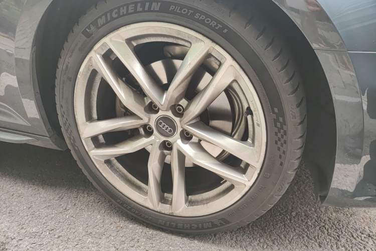 Used Audi A4 2020 Avant Futurist 40 TFSI Luxury Dynamic Model Right Front Wheel Hub