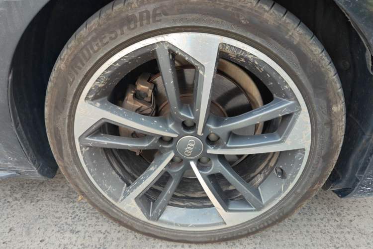 Used Audi A4 2020 Avant Avant-garde 40 TFSI Fashionable and Dynamic Model Right Front Wheel Hub