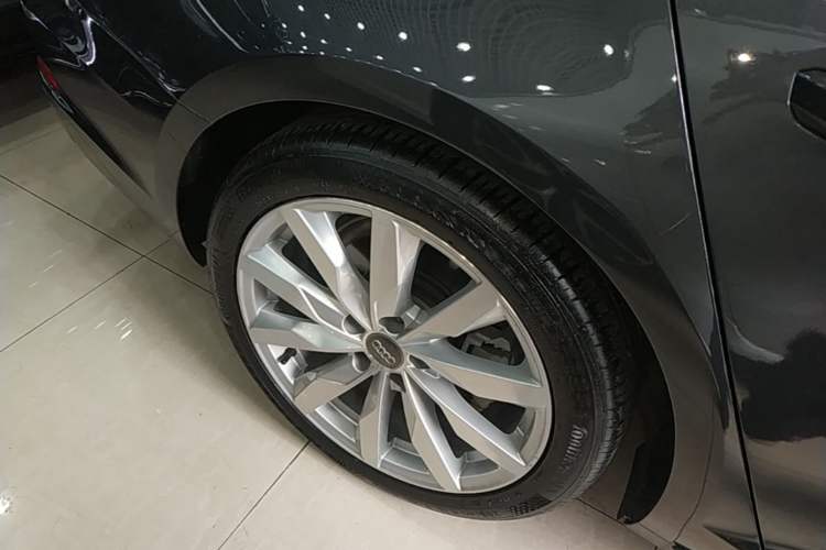 Used Audi A4 2020 Avant Avant-garde 40 TFSI Fashionable and Dynamic Model Right Rear Wheel Hub