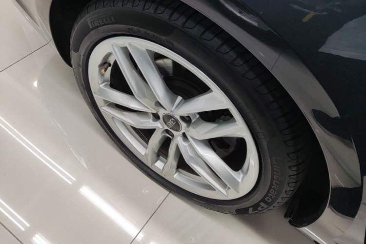 Used Audi A4 2020 Avant Futurist 40 TFSI Luxury Dynamic Model Right Rear Wheel Hub