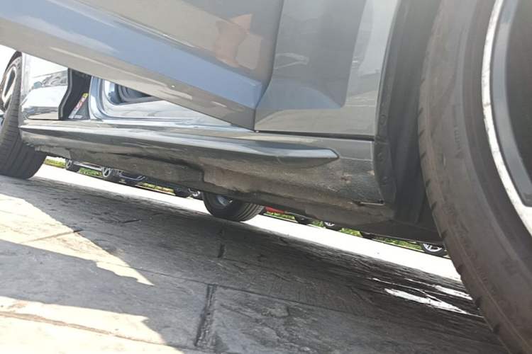 Used Audi A4 2020 Avant Avant-garde 40 TFSI Fashionable and Dynamic Model Right Side Sill