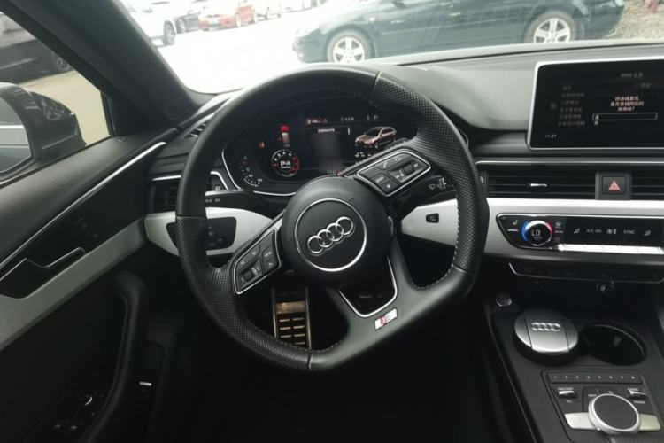 Used Audi A4 2020 Avant Futurist 40 TFSI Luxury Dynamic Model Steering Wheel