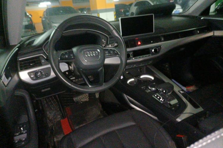 Used Audi A4 2020 Avant Avant-garde 40 TFSI Fashionable and Dynamic Model Steering Wheel