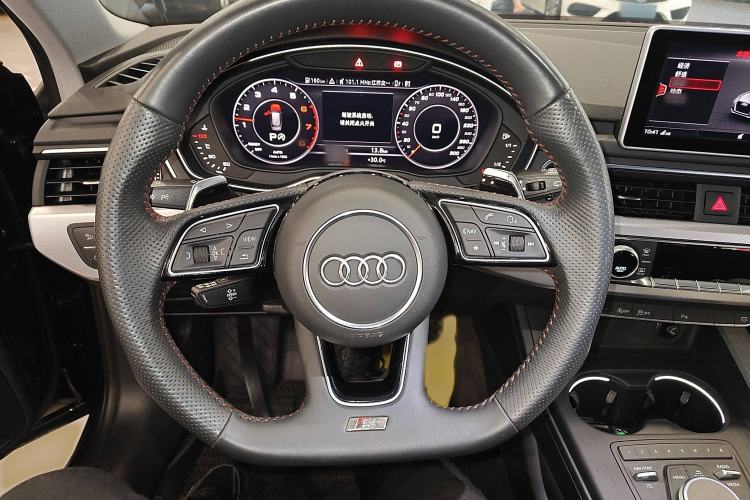 Used Audi A4 2020 Avant Avant-garde 40 TFSI Fashionable and Dynamic Model Steering Wheel