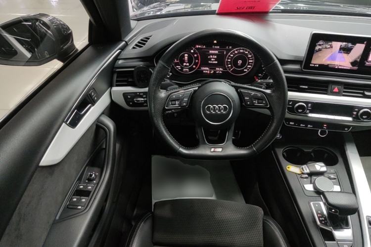 Used Audi A4 2020 Avant Futurist 40 TFSI Luxury Dynamic Model Steering Wheel