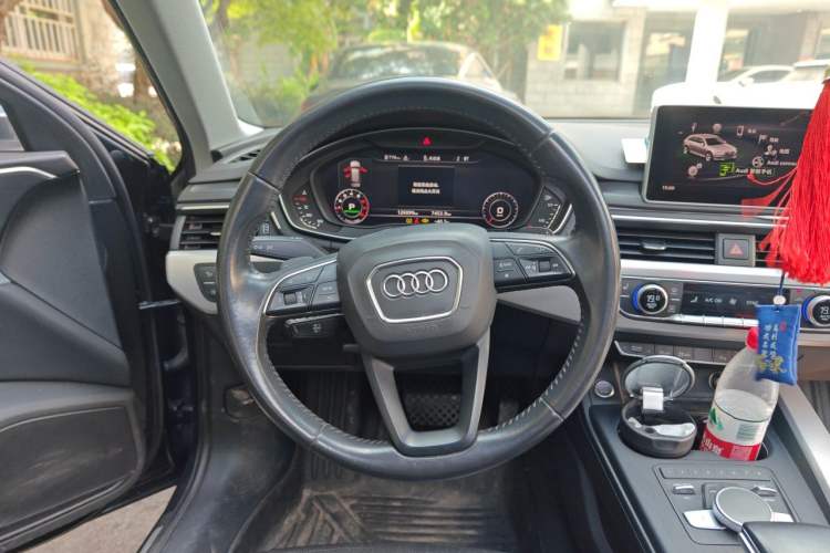 Used Audi A4 2020 Avant Avant-garde 40 TFSI Fashionable and Dynamic Model Steering Wheel