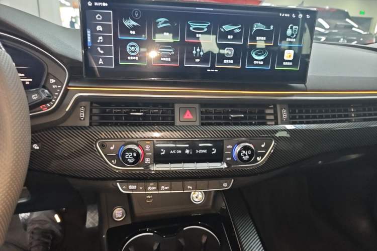 Used Audi A4 2020 Avant Avant-garde 40 TFSI Fashionable and Dynamic Model Audio And AC Panel