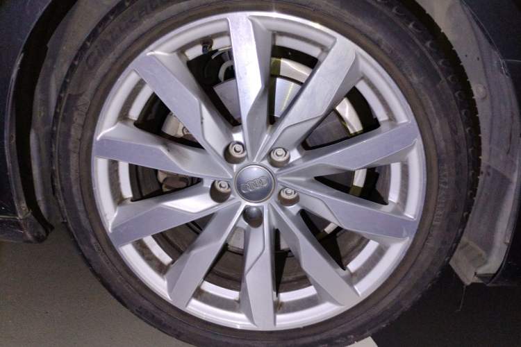 Used Audi A4 2020 Avant Avant-garde 40 TFSI Fashionable and Dynamic Model Right Front Wheel Hub