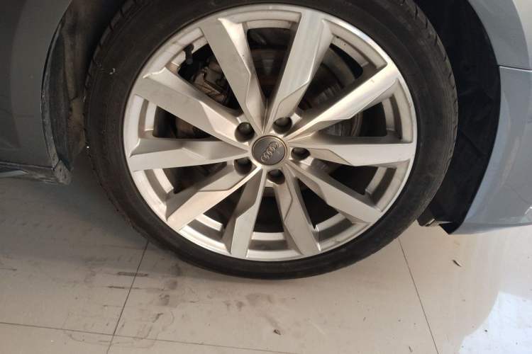 Used Audi A4 2020 Avant Avant-garde 40 TFSI Fashionable and Dynamic Model Right Front Wheel Hub