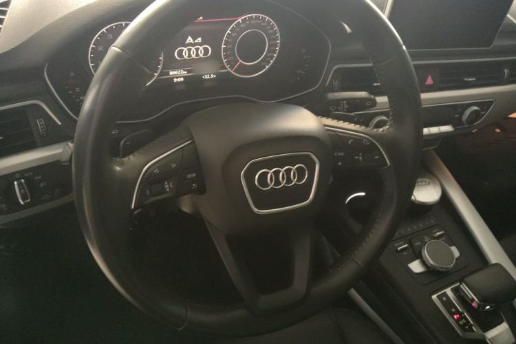 Used Audi A4 2020 Avant Avant-garde 40 TFSI Fashionable and Dynamic Model Steering Wheel