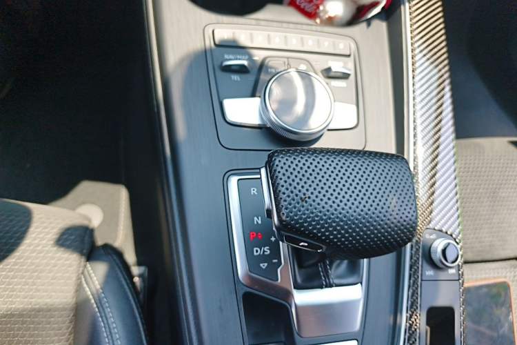 Used Audi A4 2020 Avant Futurist 40 TFSI Luxury Dynamic Model Gear Lever