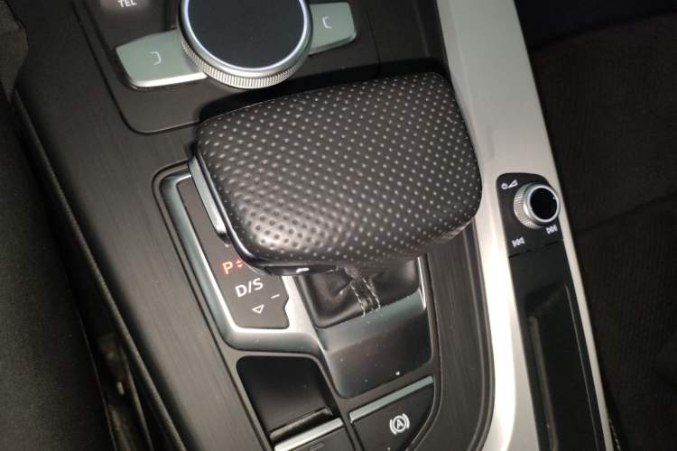 Used Audi A4 2020 Avant Futurist 40 TFSI Luxury Dynamic Model Gear Lever