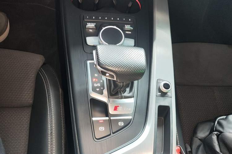 Used Audi A4 2020 Avant Futurist 40 TFSI Luxury Dynamic Model Gear Lever