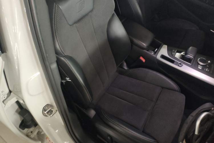 Used Audi A4 2020 Avant Futurist 40 TFSI Luxury Dynamic Model Right Front Seat