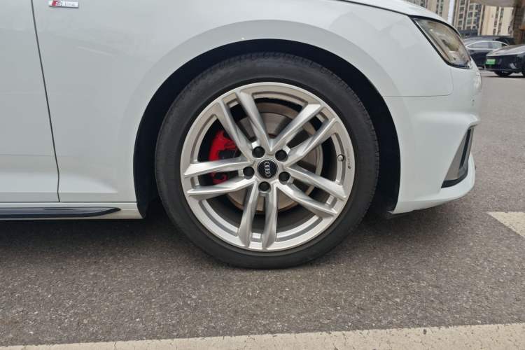 Used Audi A4 2020 Avant Futurist 40 TFSI Luxury Dynamic Model Right Front Wheel Hub