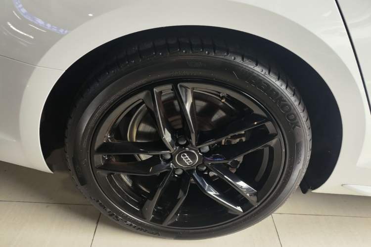 Used Audi A4 2020 Avant Futurist 40 TFSI Luxury Dynamic Model Right Rear Wheel Hub