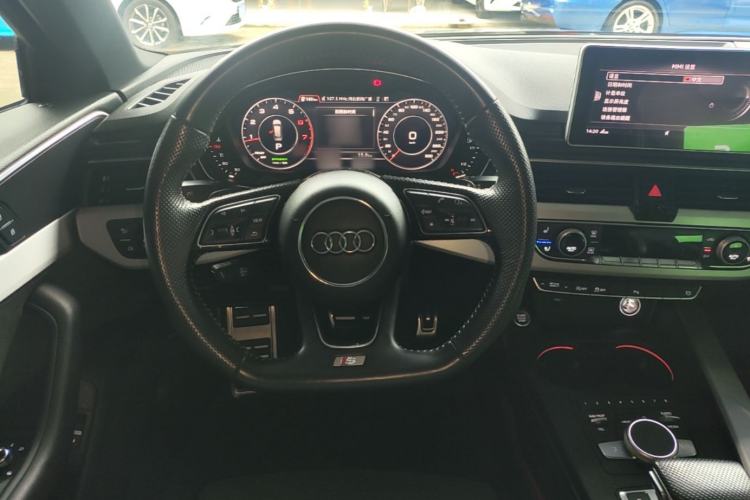 Used Audi A4 2020 Avant Futurist 40 TFSI Luxury Dynamic Model Steering Wheel