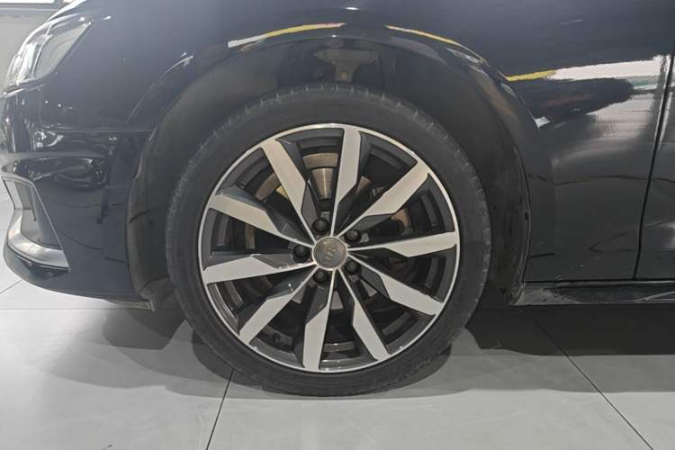 Used Audi A4 2021 Avant Avant-garde 40 TFSI Stylish and Elegant Model Left Front Wheel Hub