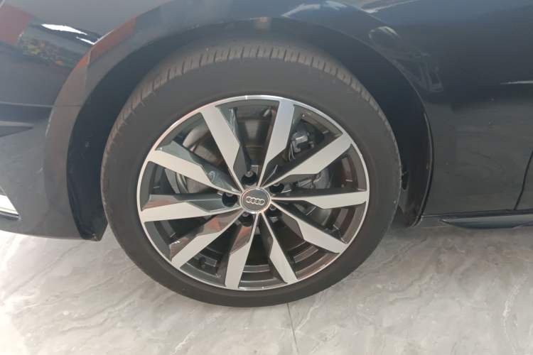 Used Audi A4 2021 Avant Avant-garde 40 TFSI Stylish and Elegant Model Left Front Wheel Hub
