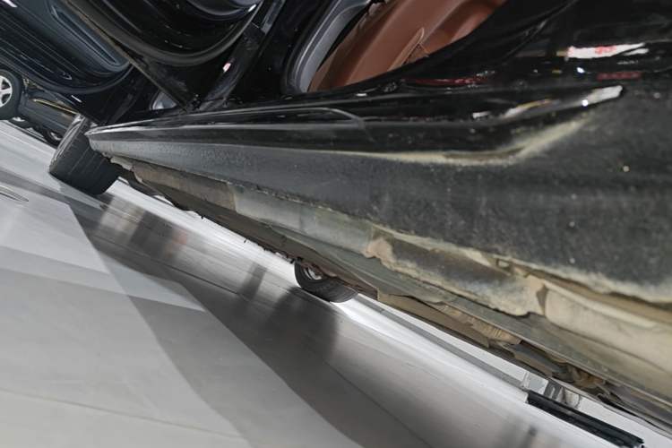 Used Audi A4 2021 Avant Avant-garde 40 TFSI Stylish and Elegant Model Left Side Sill