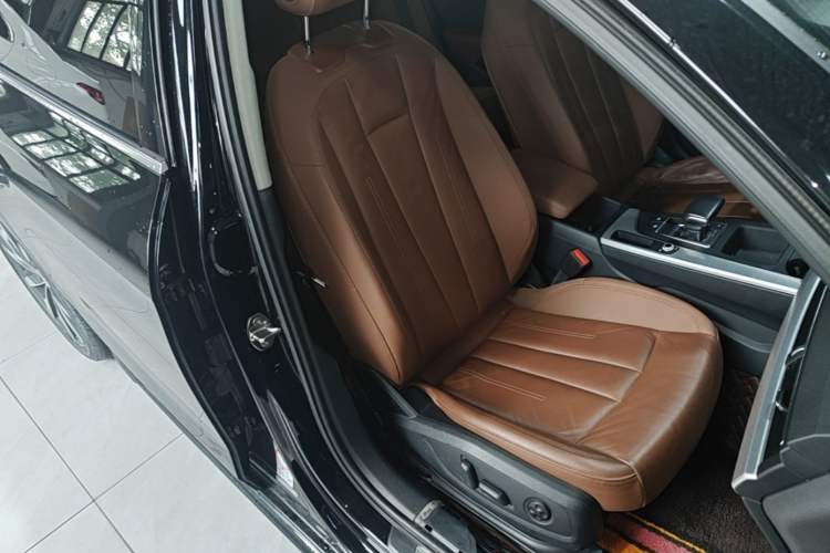 Used Audi A4 2021 Avant Avant-garde 40 TFSI Stylish and Elegant Model Right Front Seat