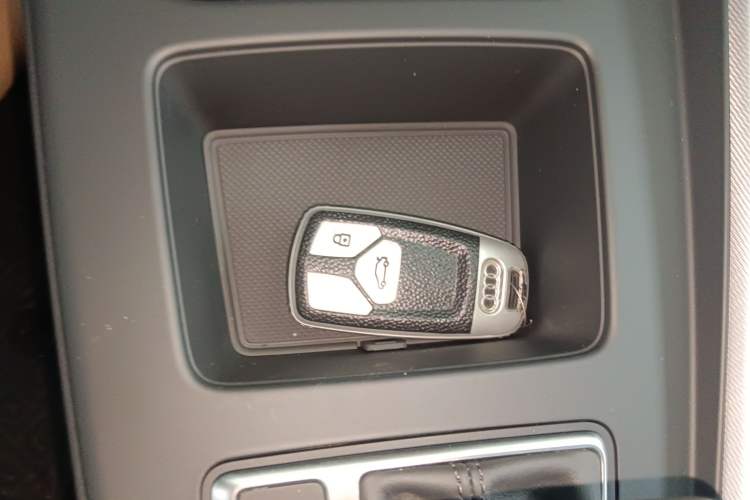 Used Audi A4 2021 Avant Avant-garde 40 TFSI Stylish and Elegant Model Vehicle Key