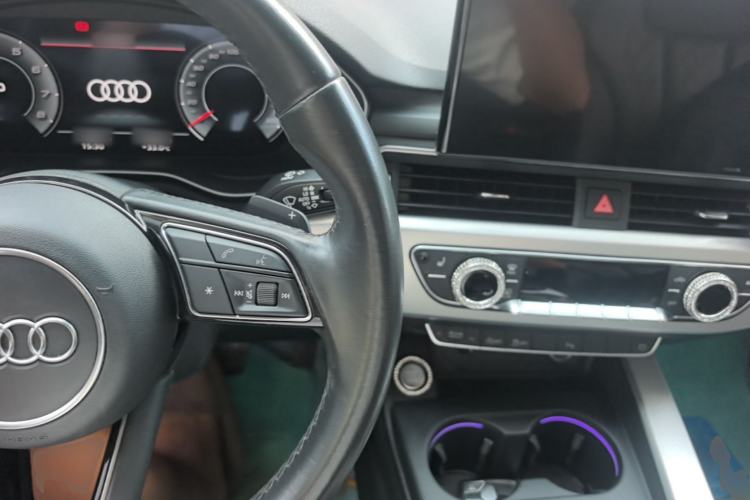 Used Audi A4 2021 Avant Futurist 40 TFSI Stylish and Dynamic Model Center Console