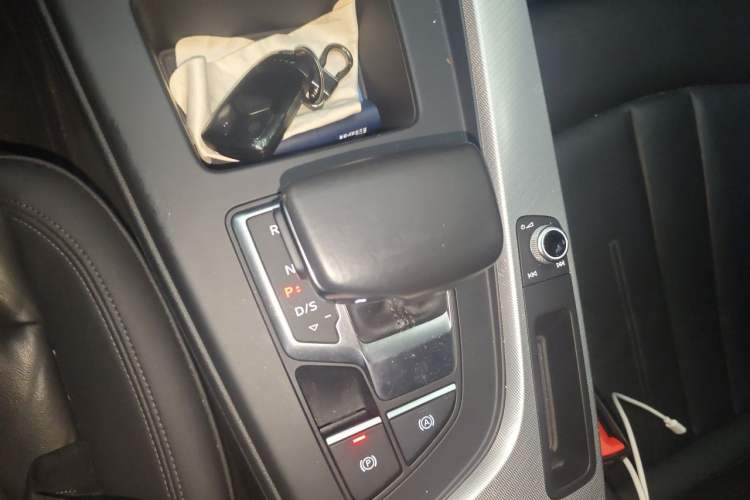 Used Audi A4 2021 Avant Futurist 40 TFSI Stylish and Dynamic Model Gear Lever